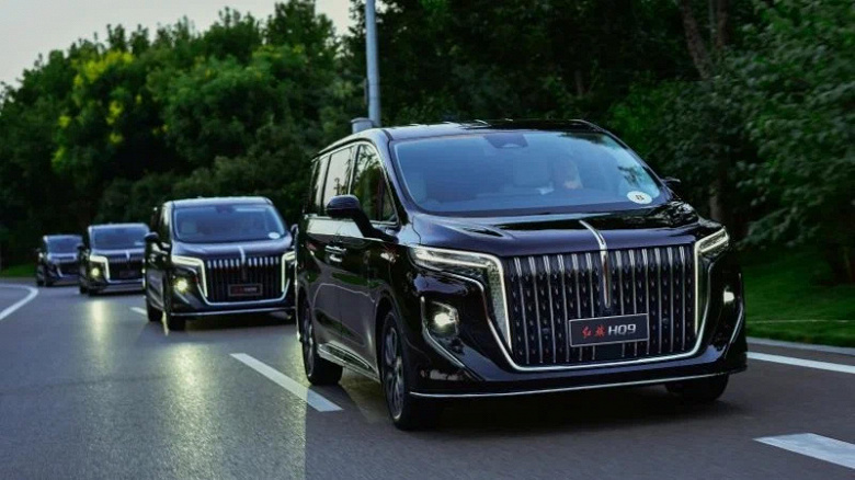 Hongqi в 2024 году привезёт в Россию компактный кроссовер и минивэн — аналоги BMW X3 и Toyota Alphard. Оба с 2-литровыми моторами и 8-ступенчатыми «автоматами»